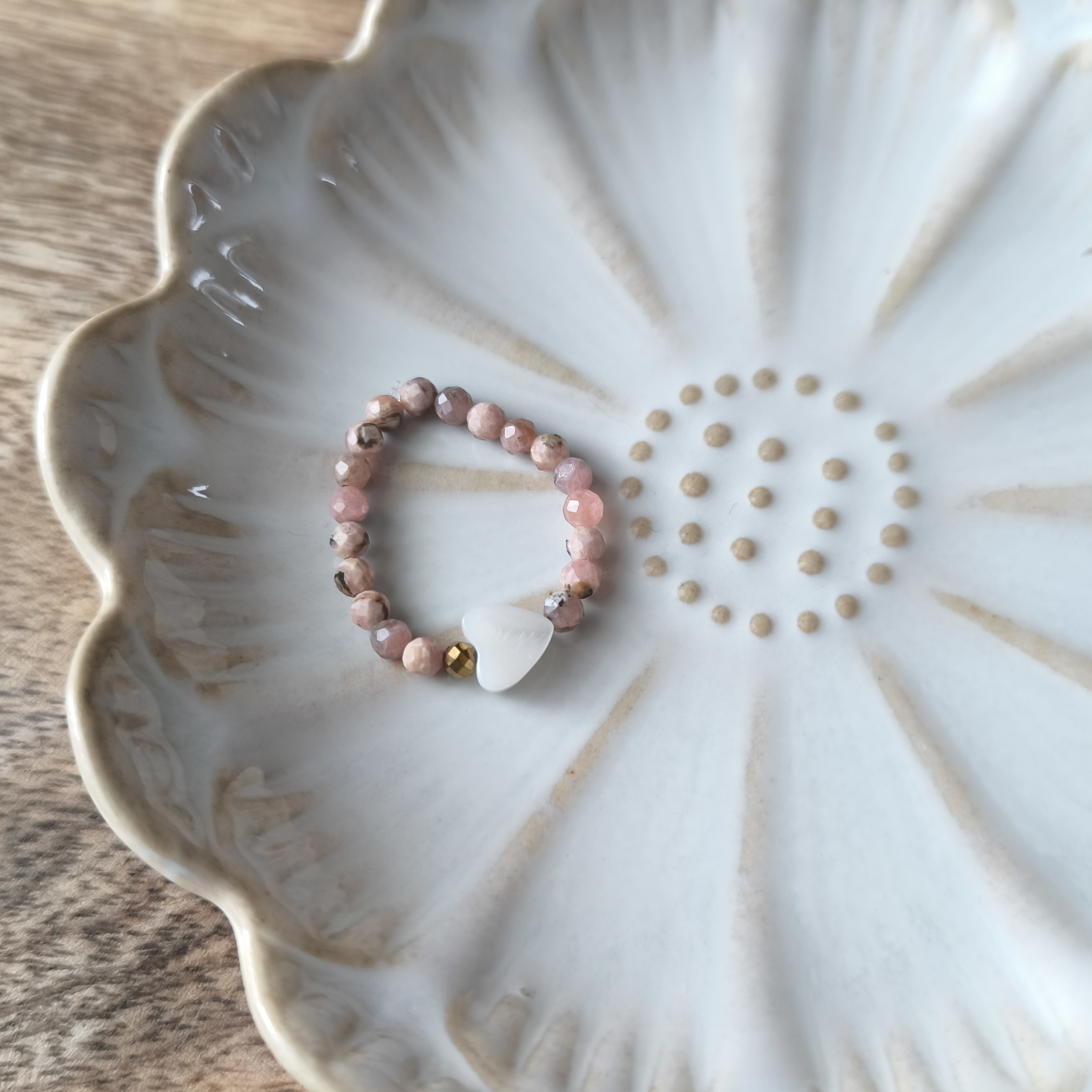 Pierścionek z Rodonitu i serduszkiem z Masy perłowej