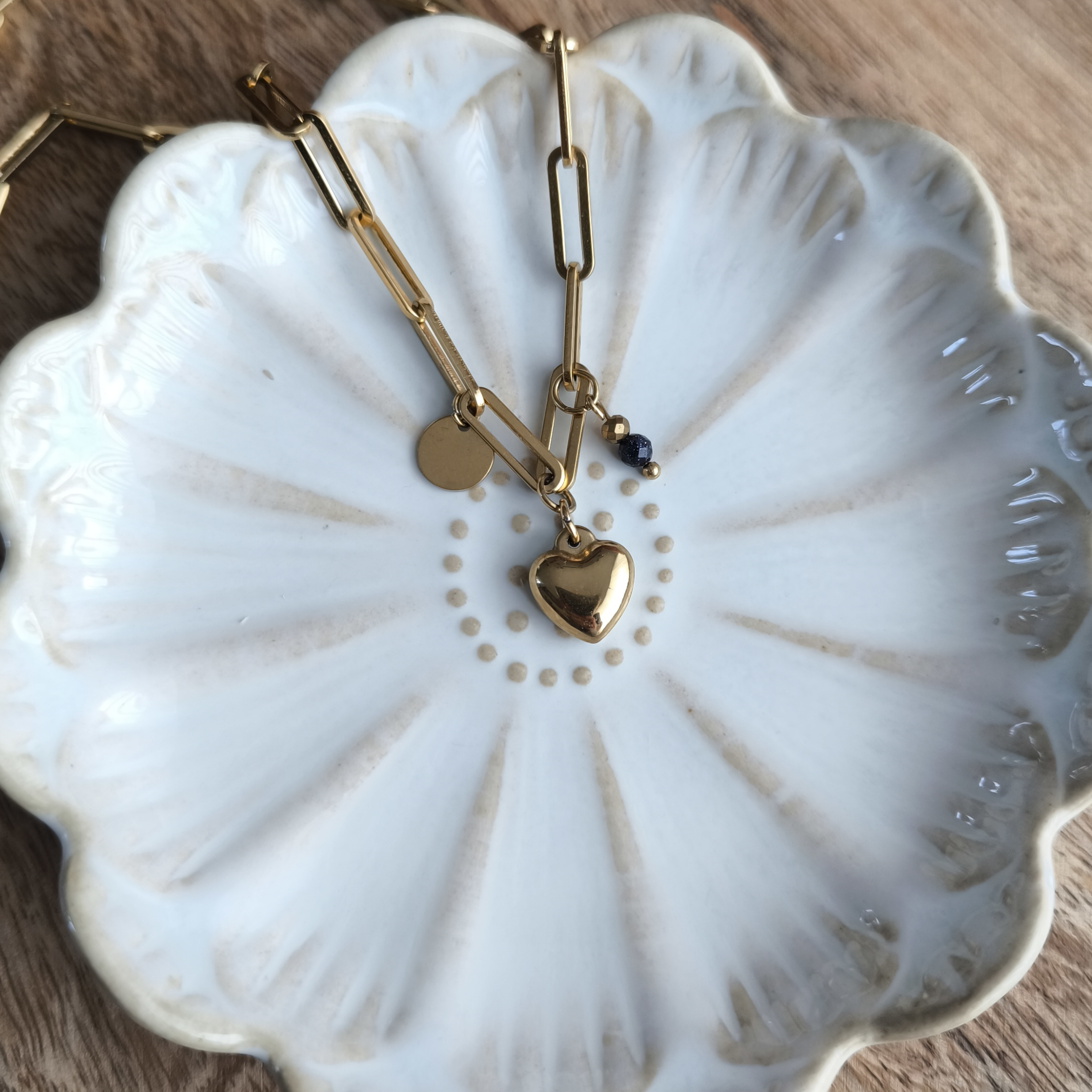 Pozłacany naszyjnik ze stali szlachetnej z zawieszkami