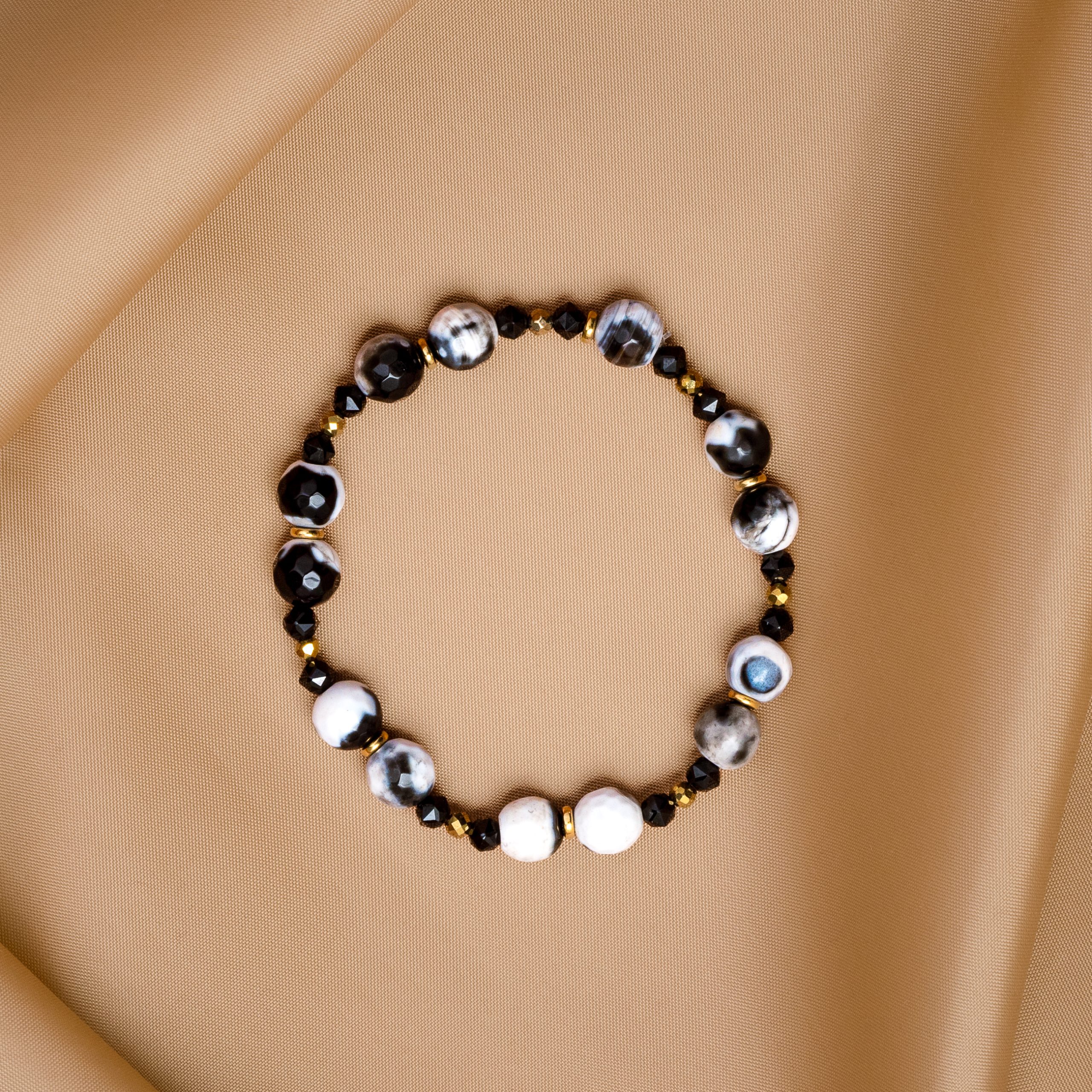 Bransoletka biało-czarny Agat ze Spinelem