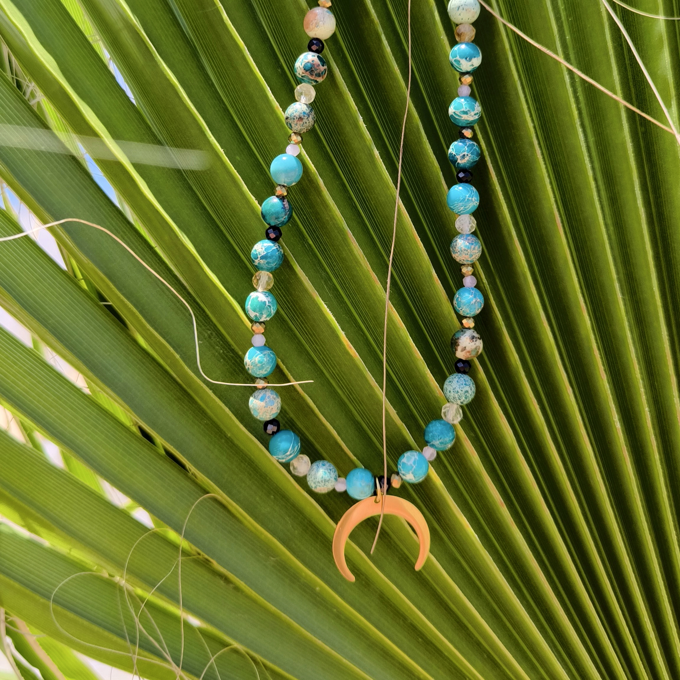 Naszyjnik z zielonego Jaspisu cesarskiego z księżycem