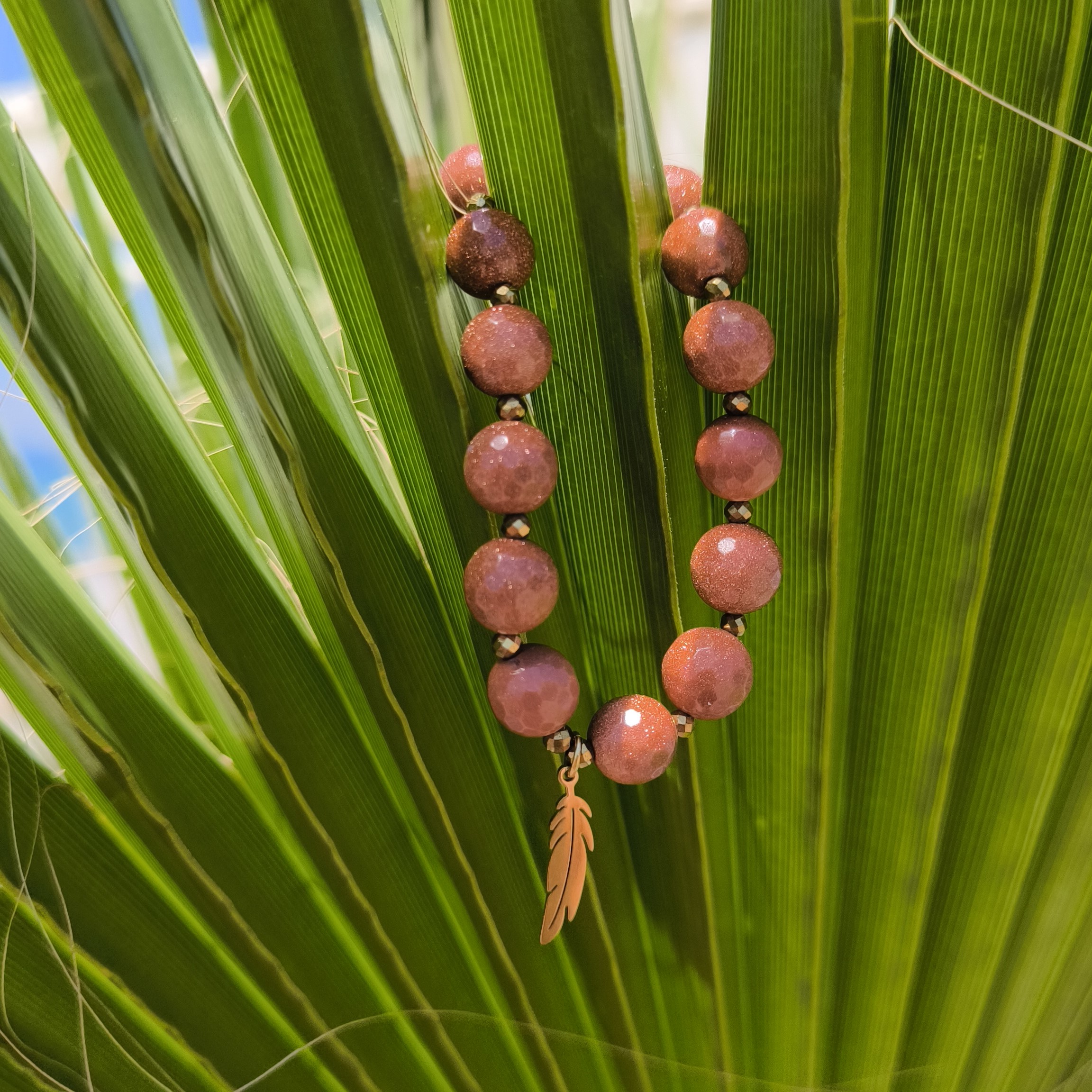 Bransoletka z Piasku Pustyni z zawieszką piórka