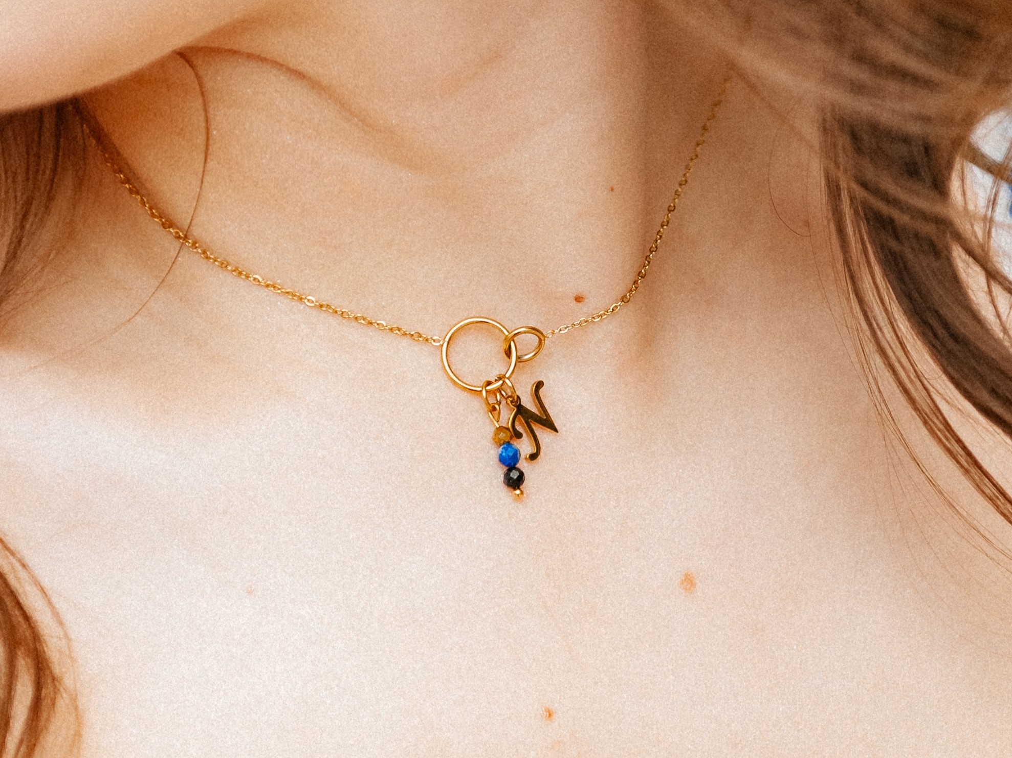 Naszyjnik Mądrość i Siła z Twoją literką